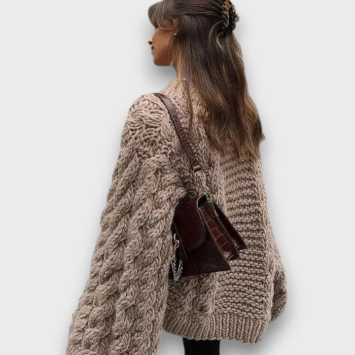 Knita – Chunky Knit Sweater with Cable Pattern